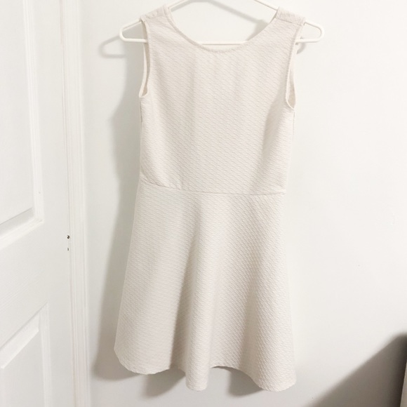 H&M Sleeveless Textured Skater Dress - Picture 1 of 3